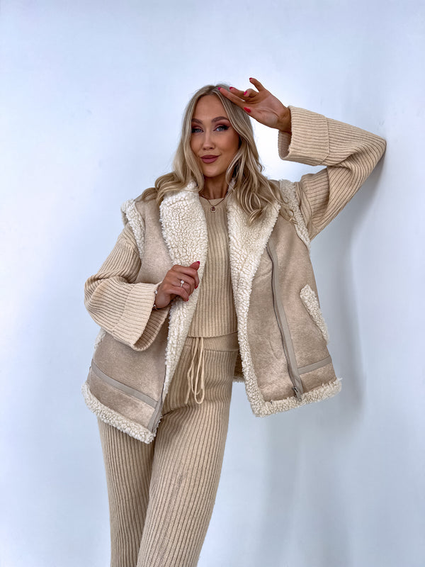 OVERSIZE veste ar siltumiņu - BĒŠA